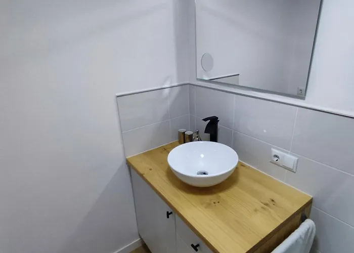 River House Apartment *