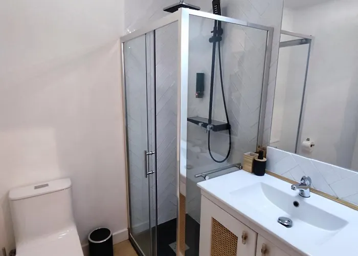 Apartment River House *