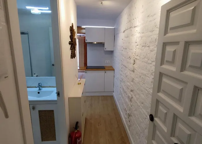 River House Apartment *